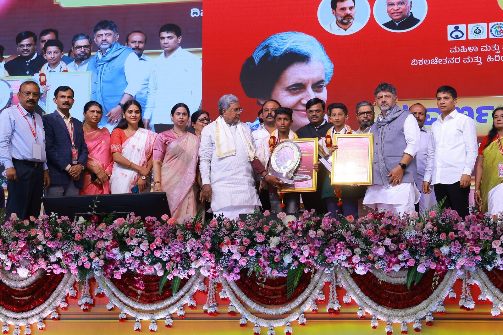 मंत्री लक्ष्मी हेब्बाळकर यांच्या तीन महत्त्वाकांक्षी योजनांचा भव्य लोकार्पण सोहळा; मुख्यमंत्री–उपमुख्यमंत्र्यांच्या हस्ते शुभारंभ”