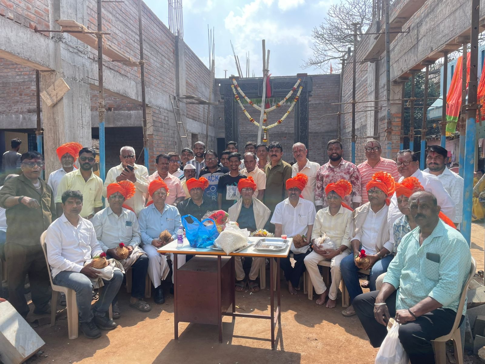 चव्हाट गल्लीत बालाजी मंदिराचा चौकट उभारणीचा सोहळा मोठ्या दिमाखात संपन्न